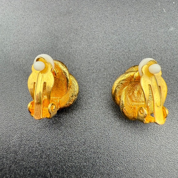 Gold Tone Clip On Earrings Faux Pearl Twisted Design Classic Elegant - Picture 3 of 4
